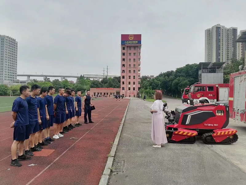 举升抢险主战消防车、全地形消防灭火机械人巡展演示圆满竣事